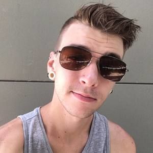 Meet your Posher, Dylan